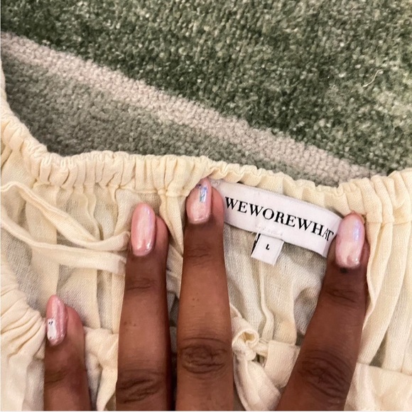 WeWoreWhat Cream Ruched Top - Picture 4 of 4